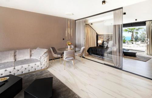 Posh Residence Luxury Suites - Photo 22