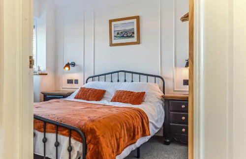 High Tide, East Wittering - Photo 11