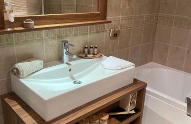 Plein Centre, sublime et confortable, 6 personnes, 2 chambres, Plein Centre, luxueux 6 personnes, 2 chambres , terrasse, vue époustouflante, Tout pédestre, piste à 100m, parking couvert - Photo 9