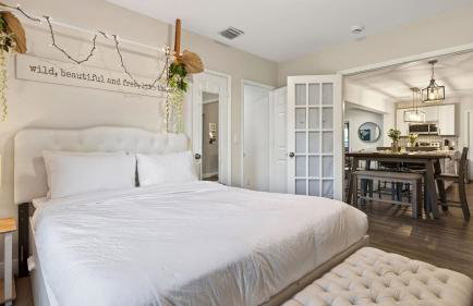 Hot Tub Firepit Deck 10mins to Beach Near Las Olas Middle Terrace Cottage by AvantStay - Foto 31