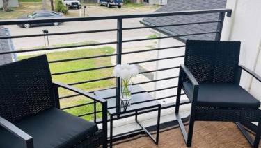 Luxurious Hidden Gem - Downtown Access - Balcony - Foto 4