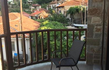 Venetia's Stone House - Photo 12