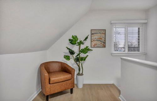 NEW! Modern Retreat Near CLE-Game Room-Renovated - Foto 25