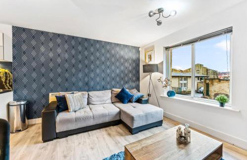 30 percent off! Stylish 2 Bed 2 Bath Abode with Parking - Foto 6