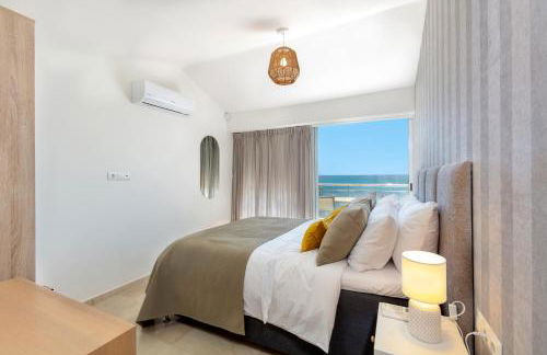 First Row Beach Villa - Photo 13