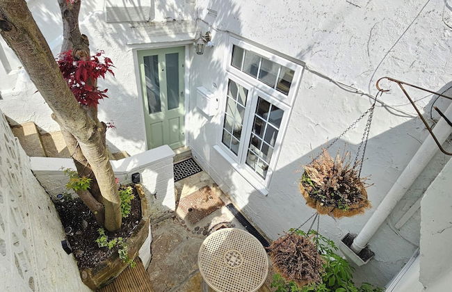 Spacious & Renovated 1-bed Garden Flat in London - Photo 39