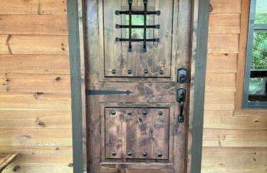 Laurelwood Luxury Cabin Hot Tub - Photo 7