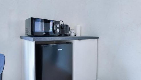 ALFA Stuttgart Doppelzimmer mit Teeküche und Terrasse Porsche Bosch l Gemeinschaftsbad WIFI SmartTV l Double room with kitchenette and terrace l shared bathroom BS21A5 - Foto 4