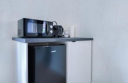 ALFA Stuttgart Doppelzimmer mit Teeküche und Terrasse Porsche Bosch l Gemeinschaftsbad WIFI SmartTV l Double room with kitchenette and terrace l shared bathroom BS21A5 - Foto 4