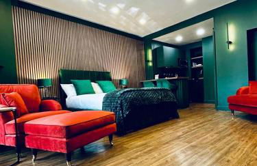 The Green Room - Photo 17