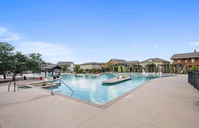 Texas State Sanctuary With Massive Pool Oasis - Foto 22