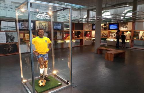 Ponta da Praia amplo 3dorm 3ban frente ao mar - Foto 44