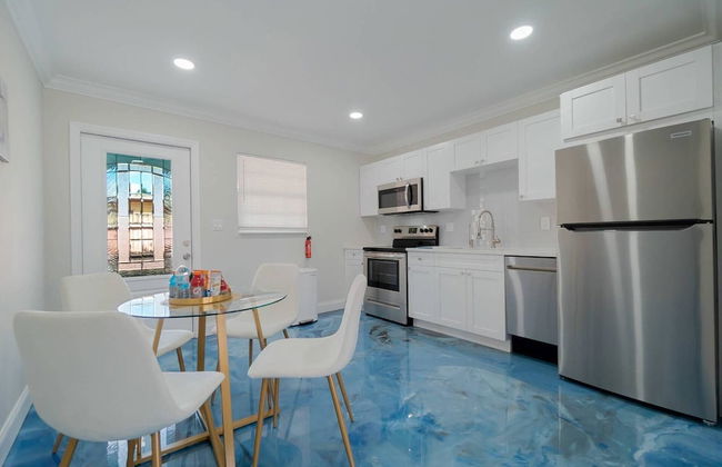 Beachy Blues Apt A, Downtown, Shops, Cafes & Beach, Dog Friendly - Foto 15