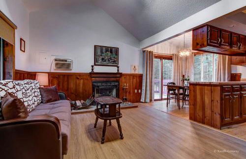 Private Cabin Rental with Wood-Burning Fireplace in Canadensis, Pennsylvania - Foto 6