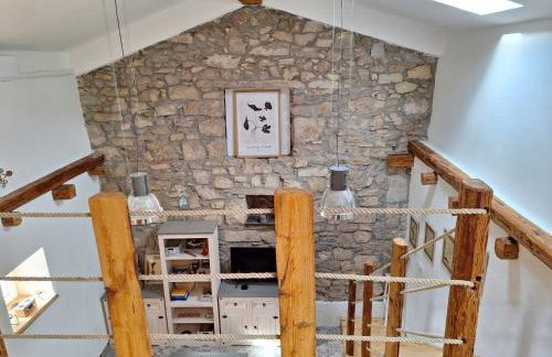 Apartma Under The Drunk Railroad - Foto 9