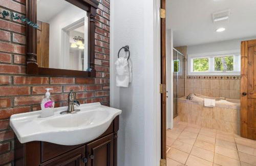 Lake Escape Lakefront Lodge at Red Bud Cove - Foto 28