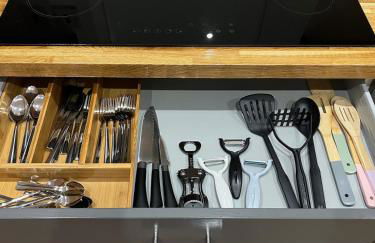 Home Near Etihad, Free Parking, Workplace & Garden - Foto 12