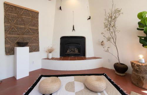 Desert Lily - Sunrise Suite with private hot tub and shared pool - Foto 34