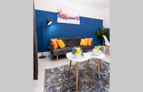 Cheerful 2 Bedroom Homely Apartment, Sleeps 4 Guest Comfy, 1x Double Bed, 2x Single Beds, Free Parking, Free WiFi, Suitable For Business, Leisure Guest, Contractors, QE Hospital, Glasgow, Near Airport & City Centre, Perfect For Common Wealth Games 2026 - Foto 37