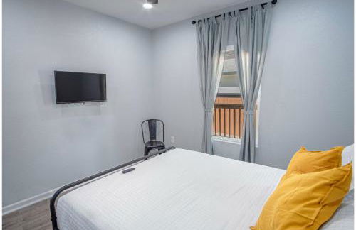 Newly Remodeled 4BR 2BA Near Amazing Downtown - Foto 34