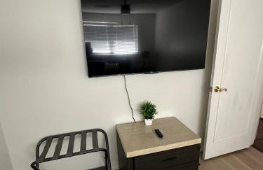 6BR Dream Getaway w Heated Pool & Peaceful Vibe - Photo 39