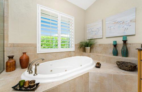 Villa Hibiscus-Waterfront-Free Heated Pool-Dock-Bikes-Other Amenities - Photo 20