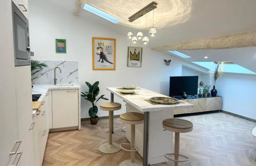 Elegant mansardé-place du pin - Photo 17