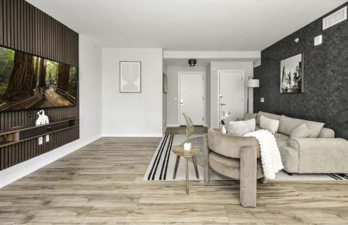 Posh 2BR Retreat Gym, Prkng and Scenic Rooftop - Photo 69