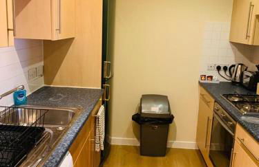 Modern 2 Bed Apartment, Close to Gla Airport & M8 - Foto 16
