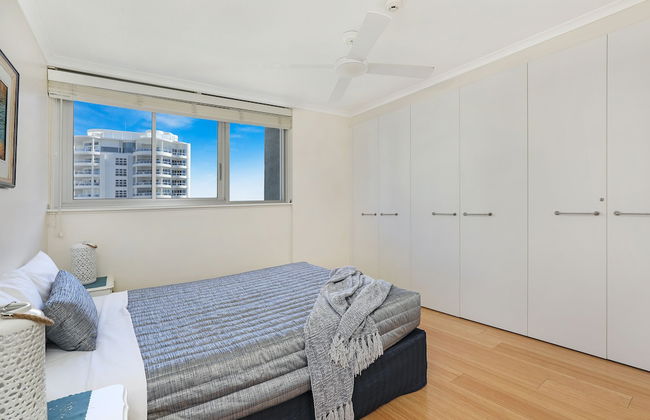 Elouera Tower Beachfront Apartments - Photo 11