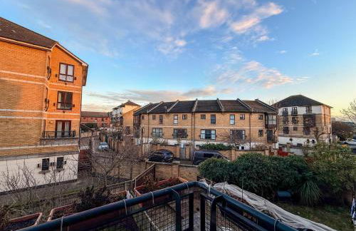 Modern 2 Bed Sleeps 6 near O2 ExCeL Enjoy river views and easy access to the IFS Cloud Cable Car Features 2 bedrooms plus a sofa bed for 6 guests - Foto 32