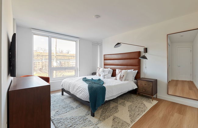 Stylish 2 BR w Roof Deck Access - Mins to NYC - Foto 8