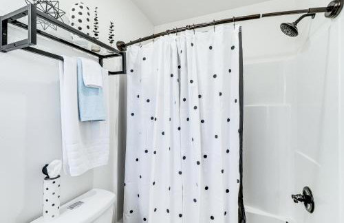 Arkansas Retreat with Deck, Fire Pit and Mtn Views! - Foto 17