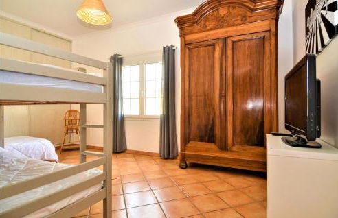 4 Bedroom Lovely Home In Bellegarde - Foto 34