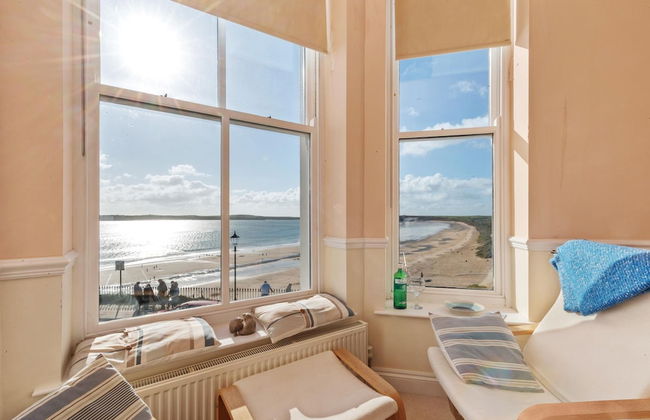 7 South Beach Court - Sea Front Apartment With Spectacular Sea Views - Photo 9