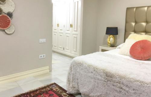 Villa de Lujo con Jardines y Piscina - Foto 26