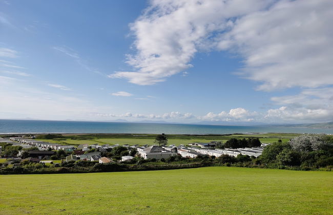 Snowdonia Holiday Sea Beach and Mountains View - Photo 20