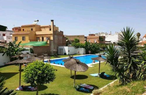 Apartamento con patio y piscina cerca de Sevilla - Photo 32