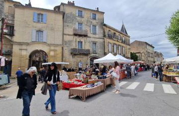 SUPERBE APPARTEMENT porte de la Cité Médiévale à SOMMIERES entièrement rénové très bien équipé 6 pers balcon clim parking privé devant - Foto 49