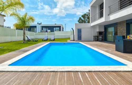 Vita Portucale ! Chic Luxe Villa with Saltwater Pool - Foto 8