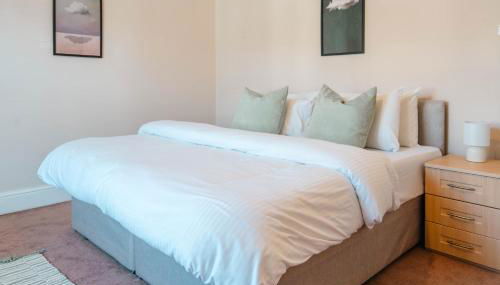 Spacious home 3 min from station - Photo 2