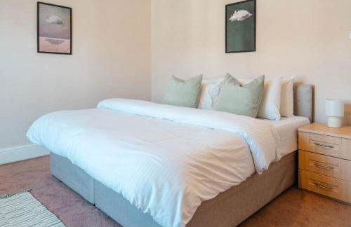 Spacious home 3 min from station - Photo 2