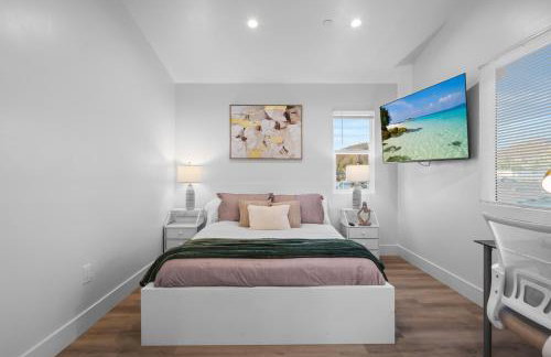 Entire Private Home with 3 Bedrooms 2 Bathrooms, with Garage, Gated Yard, King Bed House, Available Now - Foto 52