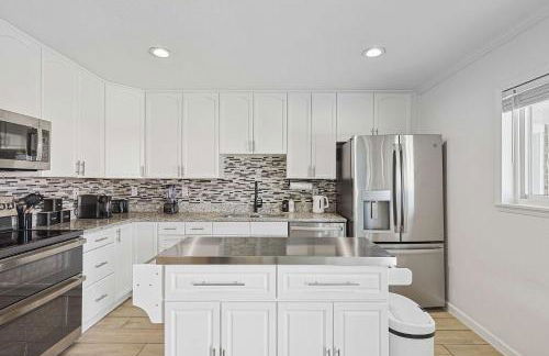 Charming 3Bd 2Ba Home with Private Pool - Foto 8