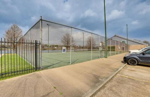 Lake-View Townhome with Pool Access in Houston Area! - Foto 36