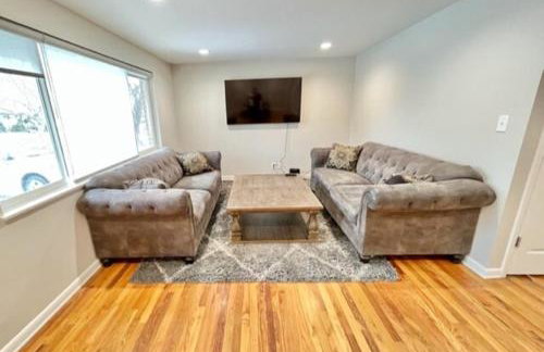 Newly Renovated Home w Garage Near Old Town - Foto 6