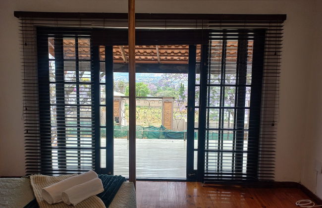 Jakes's Place Modern Comfortable & Sunny 3-bedroom House in Kensington - Photo 3