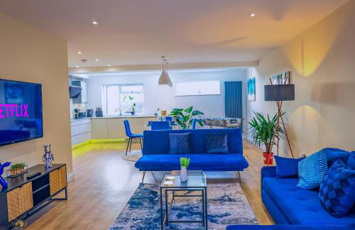 Deja Blue Luxury 3BR Home By AltoLuxoExperience Short Lets & Serviced Accommodation With Free Wifi & Parking - Foto 1