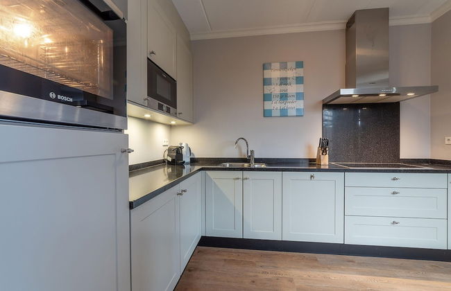 Holiday Home in Colijnsplaat by the Lake - Photo 9