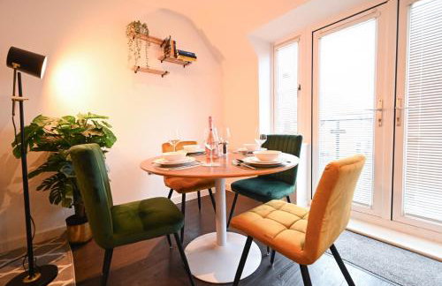 Spacious 2 Bedroom Balcony Flat with Parking and Fast WiFi - Foto 23